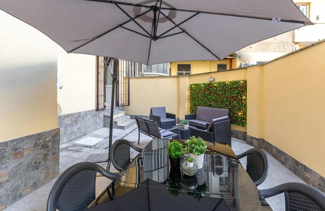 Imperium House - appartamento con giardino privato, 3 minuti da Metro Piazza Bologna, A-C,-1